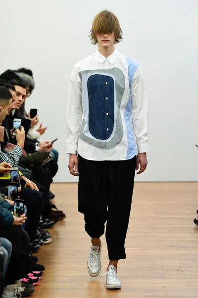Look 16